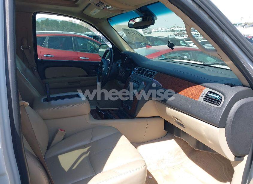 Photo 5 of 2008 Chevrolet Suburban 1500 LT (VIN 1GNFC16J38R160721)