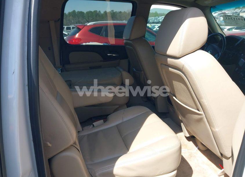 Photo 8 of 2008 Chevrolet Suburban 1500 LT (VIN 1GNFC16J38R160721)