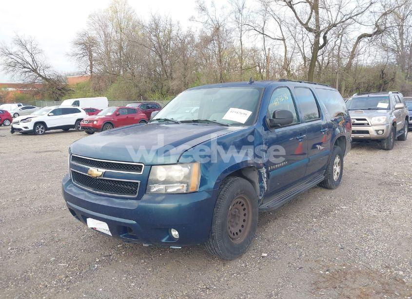 Photo 2 of 2007 Chevrolet Suburban 1500 LT (VIN 1GNFC16J47R207494)