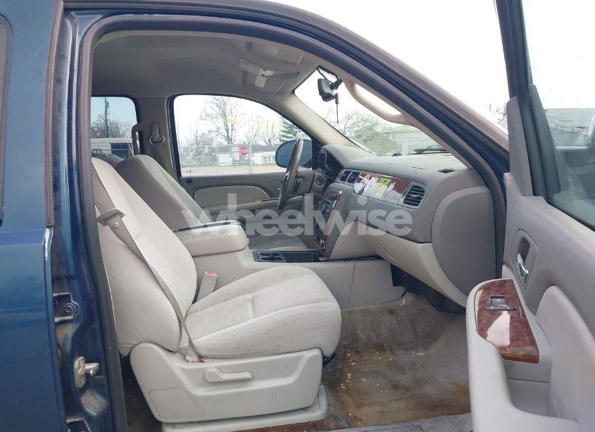 Photo 5 of 2007 Chevrolet Suburban 1500 LT (VIN 1GNFC16J47R207494)