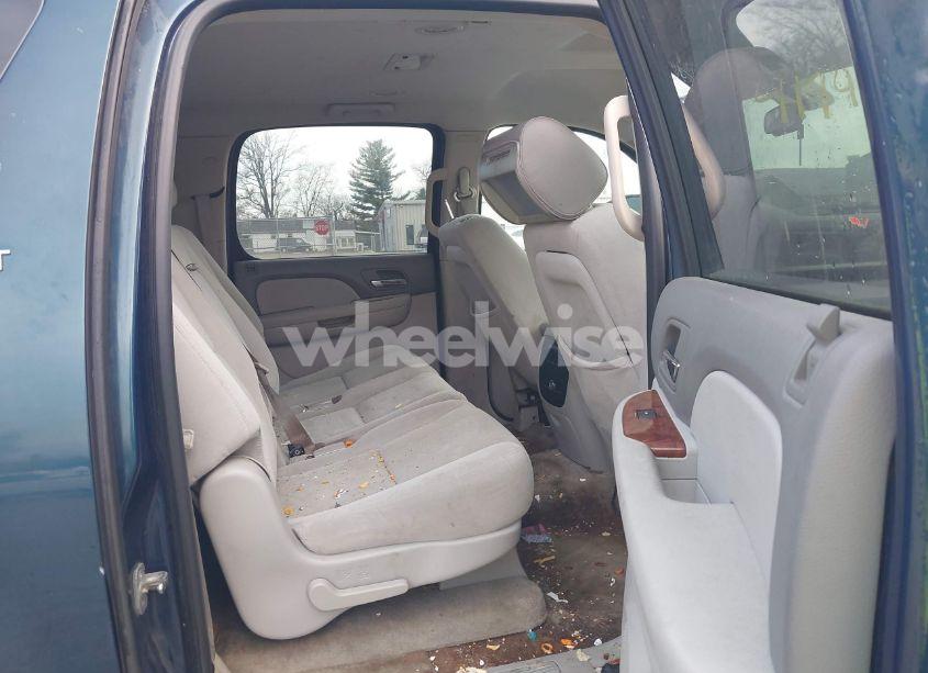 Photo 8 of 2007 Chevrolet Suburban 1500 LT (VIN 1GNFC16J47R207494)