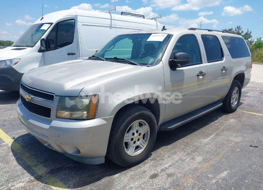 Photo 2 of 2007 Chevrolet Suburban 1500 LS (VIN 1GNFC16J67J168695)