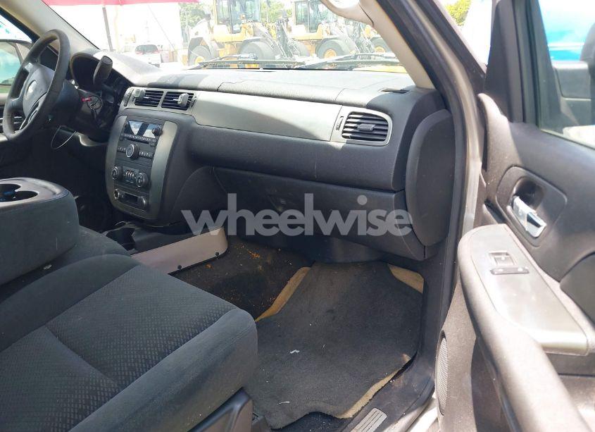 Photo 5 of 2007 Chevrolet Suburban 1500 LS (VIN 1GNFC16J67J168695)