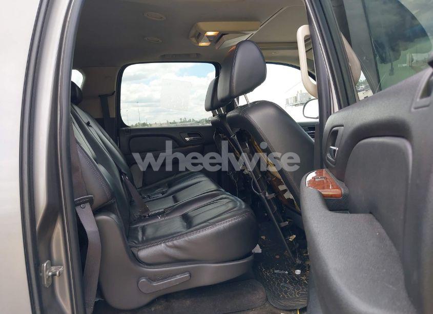 Photo 8 of 2008 Chevrolet Suburban 1500 LT (VIN 1GNFC16J78J228338)