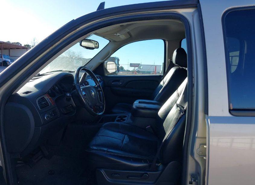 Photo 16 of 2007 Chevrolet Suburban 1500 LT (VIN 1GNFC16J87R256939)