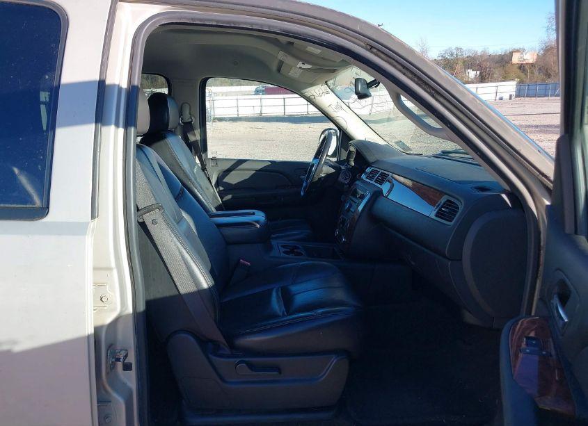 Photo 5 of 2007 Chevrolet Suburban 1500 LT (VIN 1GNFC16J87R256939)