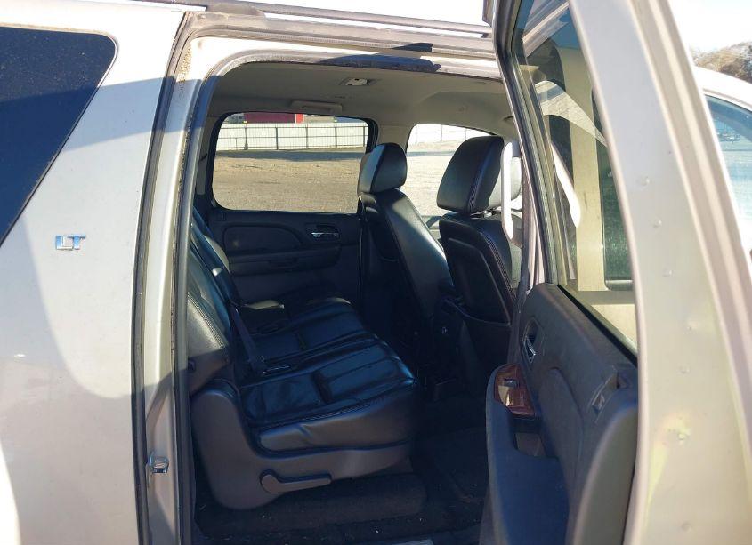 Photo 8 of 2007 Chevrolet Suburban 1500 LT (VIN 1GNFC16J87R256939)