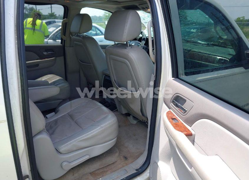 Photo 8 of 2008 Chevrolet Suburban 1500 LTZ (VIN 1GNFC16JX8R252506)