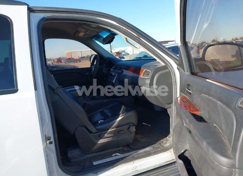 Photo 5 of 2009 Chevrolet Tahoe LT2 (VIN 1GNFC23009R128022)