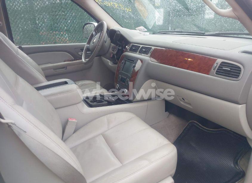 Photo 5 of 2009 Chevrolet Tahoe LT2 (VIN 1GNFC23059R217780)