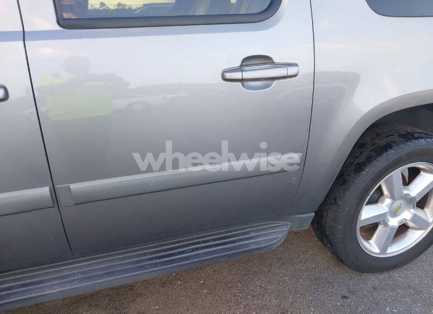 Photo 12 of 2009 Chevrolet Suburban 1500 LT2 (VIN 1GNFC26029R218011)