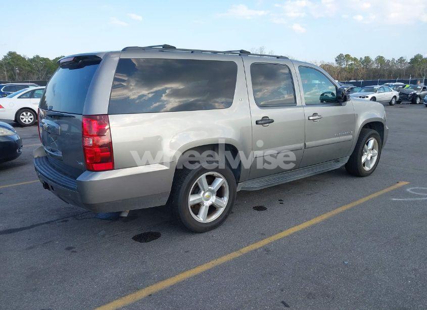Photo 4 of 2009 Chevrolet Suburban 1500 LT2 (VIN 1GNFC26029R218011)