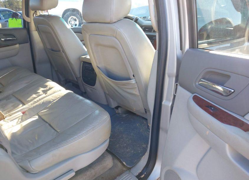 Photo 8 of 2009 Chevrolet Suburban 1500 LT1 (VIN 1GNFC26039R263572)