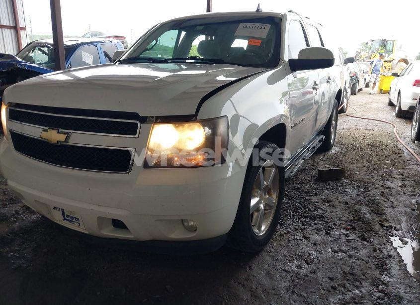 Photo 2 of 2009 Chevrolet Suburban 1500 LT2 (VIN 1GNFC26069R253019)