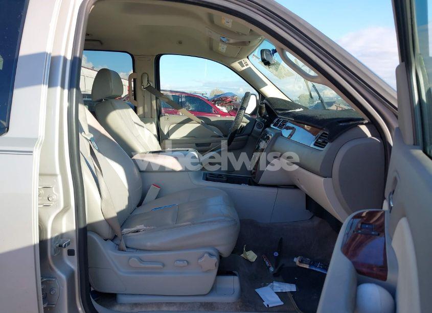 Photo 5 of 2009 Chevrolet Suburban 1500 LT2 (VIN 1GNFC26099R177554)