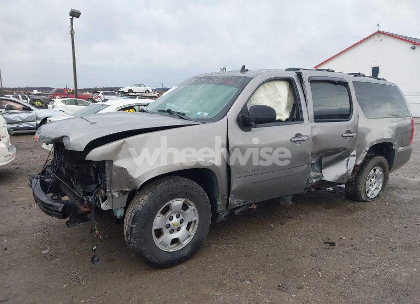 Photo 2 of 2009 Chevrolet Suburban 1500 LT2 (VIN 1GNFC26J39R236980)