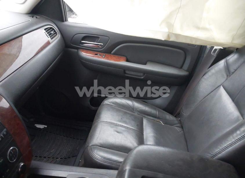 Photo 5 of 2009 Chevrolet Suburban 1500 LT2 (VIN 1GNFC26J39R236980)