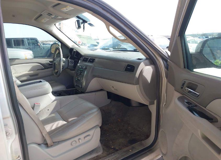 Photo 5 of 2009 Chevrolet Suburban 1500 LT2 (VIN 1GNFC26J89R169907)