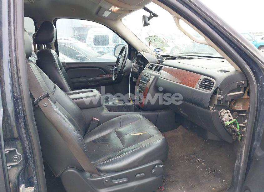 Photo 5 of 2009 Chevrolet Suburban 1500 LT2 (VIN 1GNFC26JX9R280829)