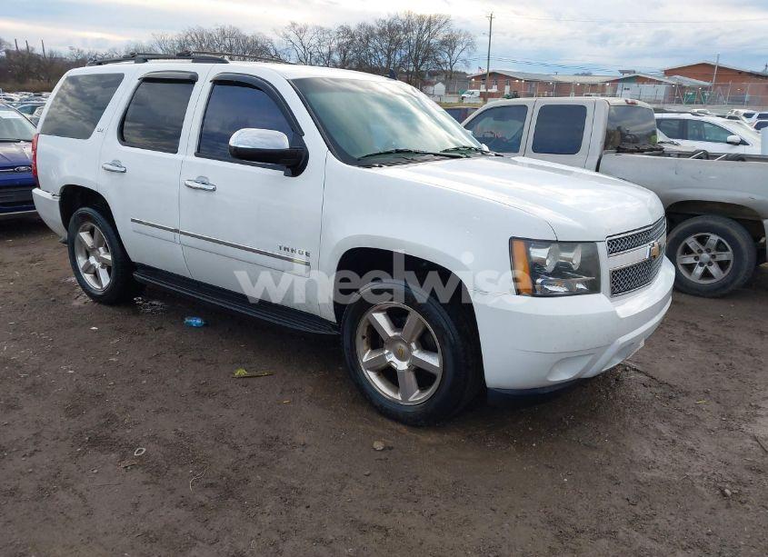 2009 Chevrolet Tahoe LTZ (VIN 1GNFC33009R300569) main photo