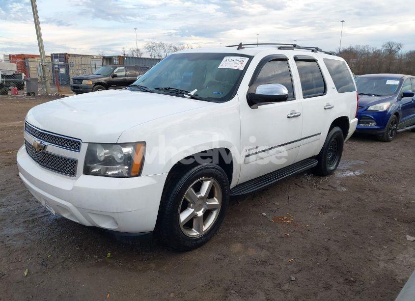 Photo 2 of 2009 Chevrolet Tahoe LTZ (VIN 1GNFC33009R300569)
