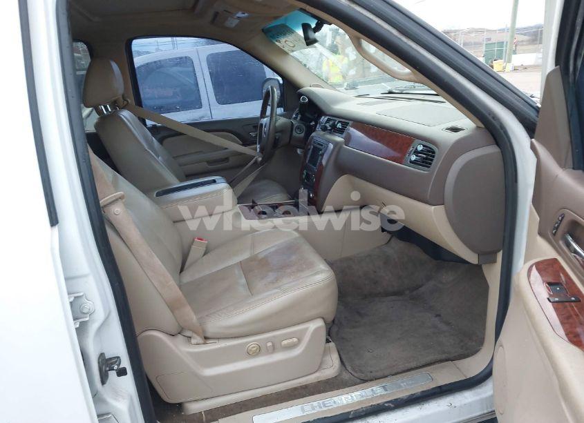 Photo 5 of 2009 Chevrolet Tahoe LTZ (VIN 1GNFC33009R300569)