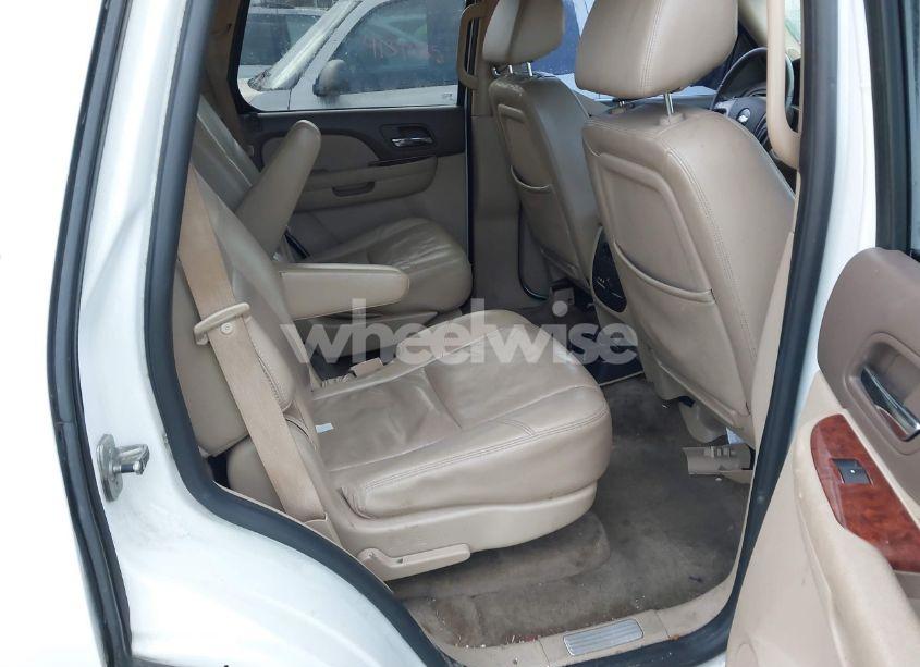 Photo 8 of 2009 Chevrolet Tahoe LTZ (VIN 1GNFC33009R300569)