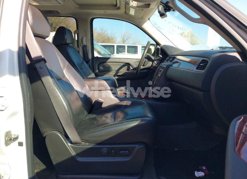 Photo 5 of 2009 Chevrolet Tahoe LTZ (VIN 1GNFC33079R105374)