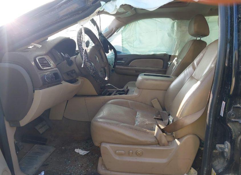 Photo 8 of 2009 Chevrolet Tahoe LTZ (VIN 1GNFC33J19R254985)