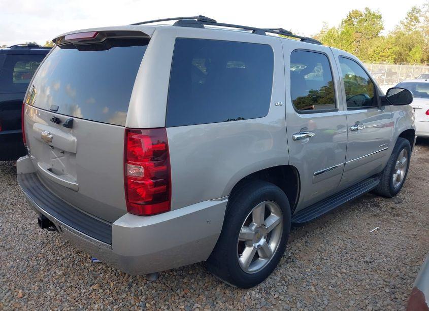 Photo 4 of 2009 Chevrolet Tahoe LTZ (VIN 1GNFC33J59R177618)