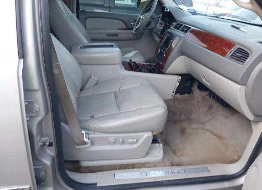 Photo 5 of 2009 Chevrolet Tahoe LTZ (VIN 1GNFC33J59R177618)