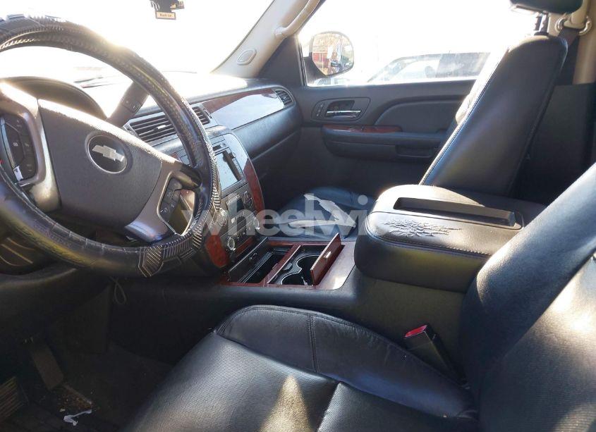 Photo 5 of 2009 Chevrolet Tahoe LTZ (VIN 1GNFC33J69R260104)