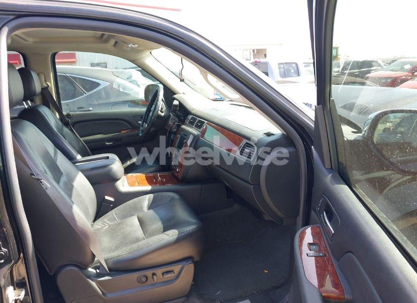 Photo 5 of 2009 Chevrolet Tahoe LTZ (VIN 1GNFC33J69R285570)