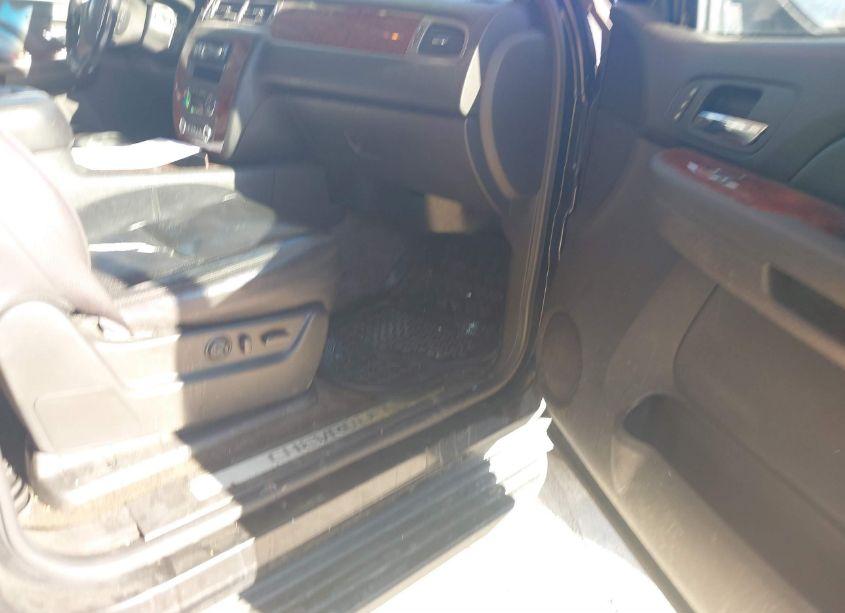 Photo 5 of 2009 Chevrolet Suburban 1500 LTZ (VIN 1GNFC36019R183497)