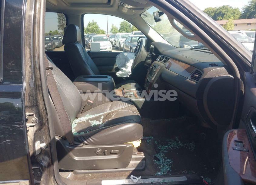 Photo 5 of 2009 Chevrolet Suburban 1500 LTZ (VIN 1GNFC36069R138233)