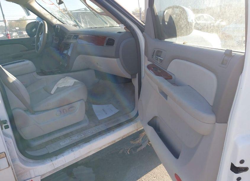 Photo 5 of 2009 Chevrolet Suburban 1500 LTZ (VIN 1GNFC36079J119334)