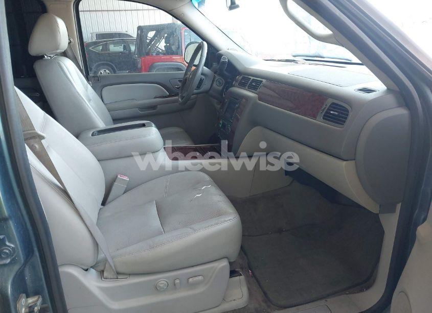 Photo 5 of 2009 Chevrolet Suburban 1500 LTZ (VIN 1GNFC36J29R293712)