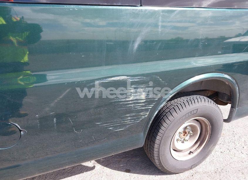 Photo 6 of 2002 Chevrolet Express (VIN 1GNFG15M021201487)