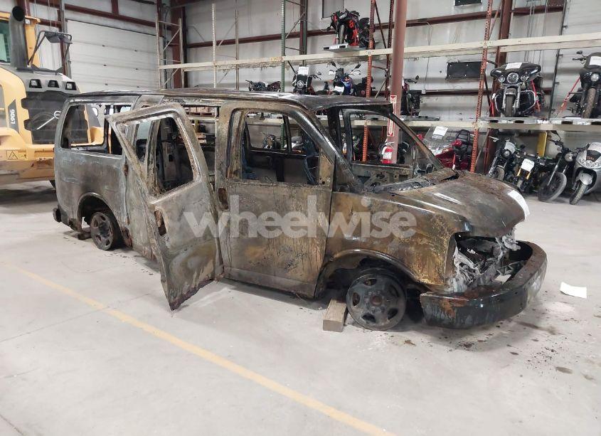 2005 Chevrolet Express (VIN 1GNFG15T751202874) main photo