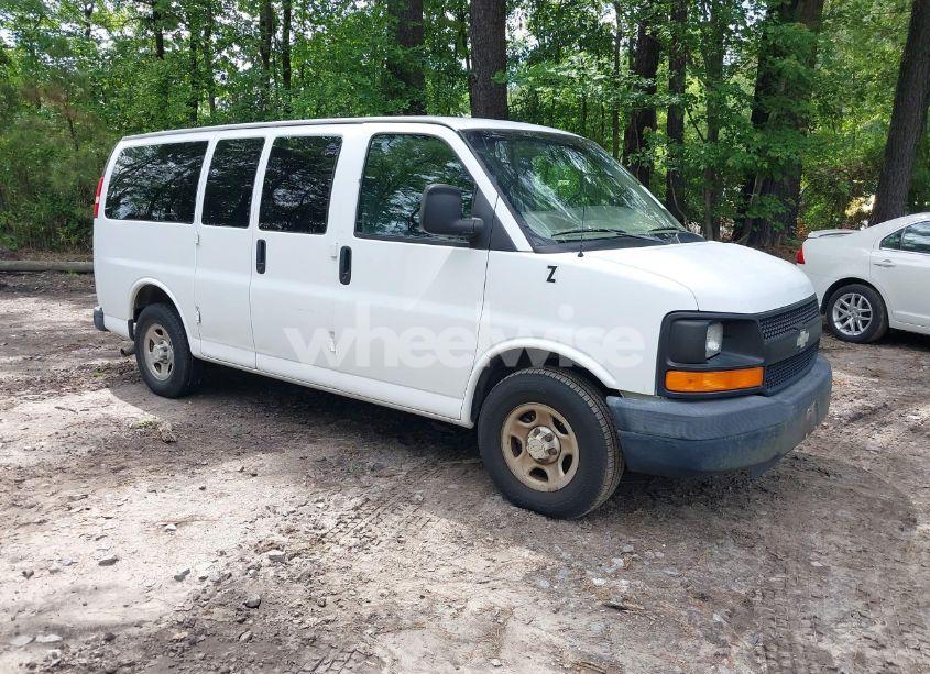 2006 Chevrolet Express LS (VIN 1GNFG15X261129918) main photo