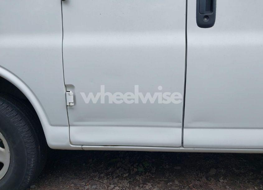 Photo 12 of 2006 Chevrolet Express LS (VIN 1GNFG15X261129918)