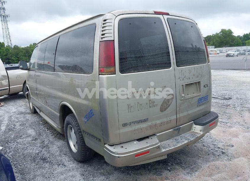 Photo 3 of 2001 Chevrolet Express LT (VIN 1GNFG65R511224707)