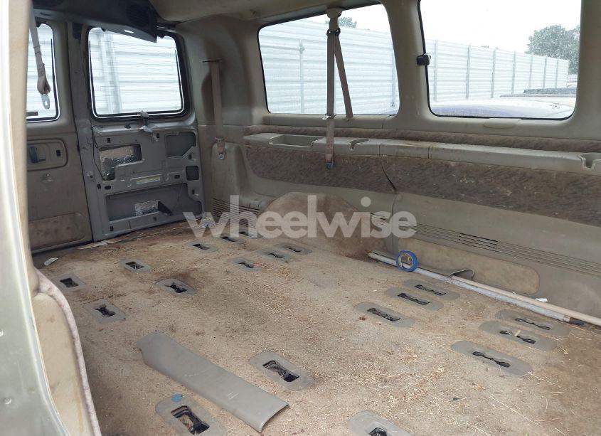 Photo 8 of 2001 Chevrolet Express LT (VIN 1GNFG65R511224707)