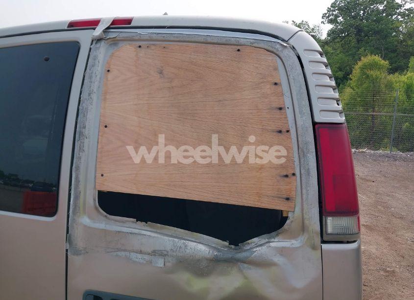 Photo 13 of 2002 Chevrolet Express LT (VIN 1GNFG65R521157513)