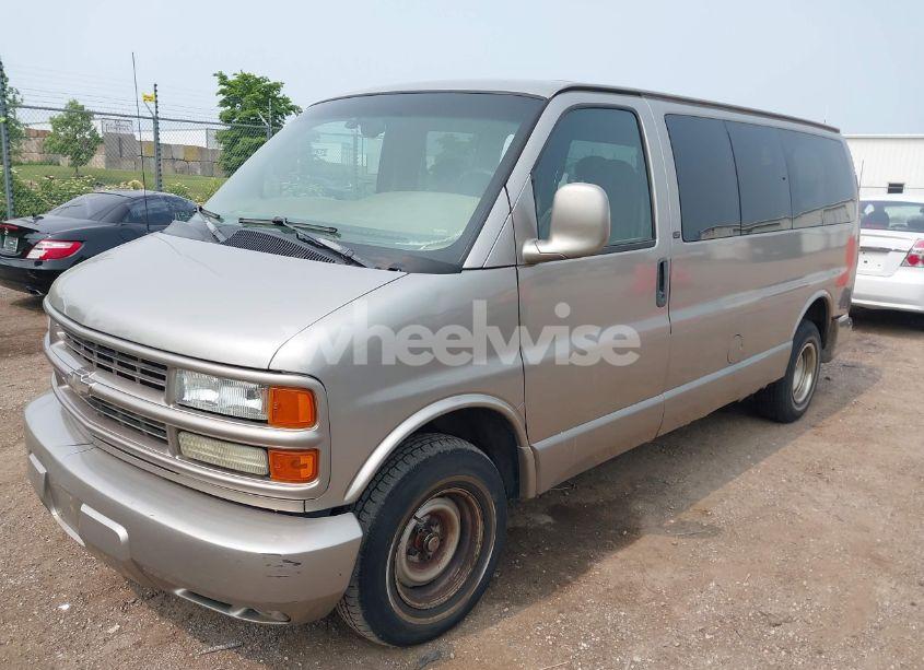 Photo 2 of 2002 Chevrolet Express LT (VIN 1GNFG65R521157513)