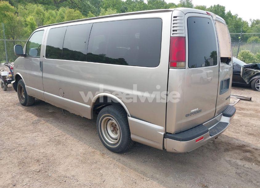 Photo 3 of 2002 Chevrolet Express LT (VIN 1GNFG65R521157513)