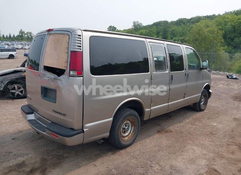 Photo 4 of 2002 Chevrolet Express LT (VIN 1GNFG65R521157513)