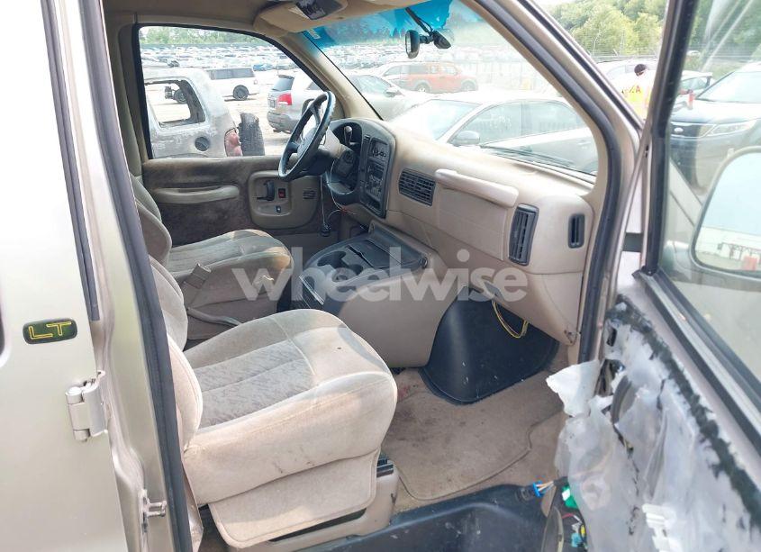 Photo 5 of 2002 Chevrolet Express LT (VIN 1GNFG65R521157513)