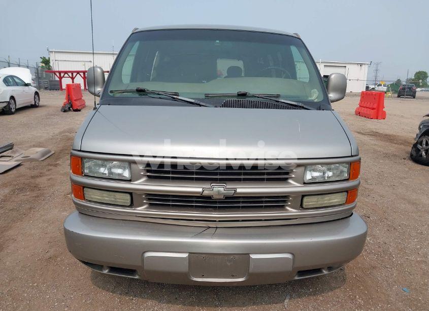 Photo 6 of 2002 Chevrolet Express LT (VIN 1GNFG65R521157513)