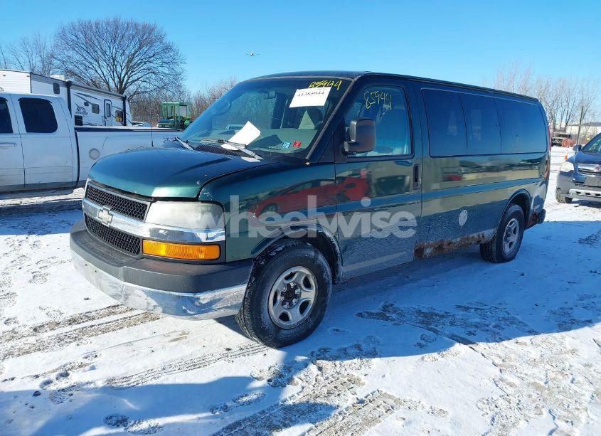 Photo 2 of 2005 Chevrolet Express (VIN 1GNFH15T651204290)